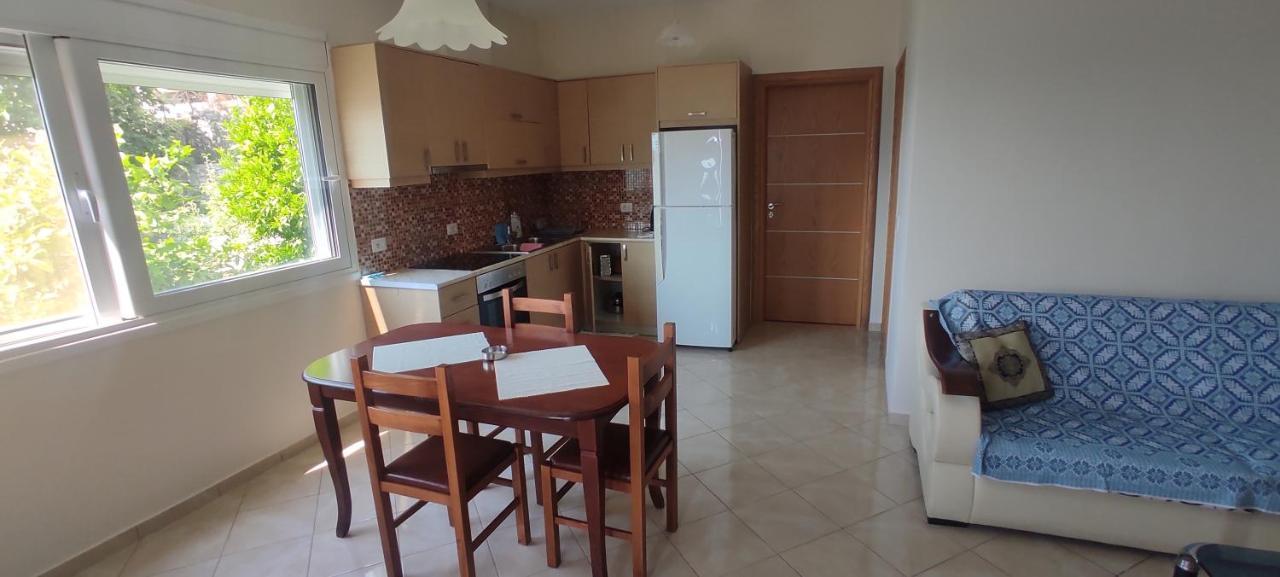 Lucas Apartments Himara Szoba fotó