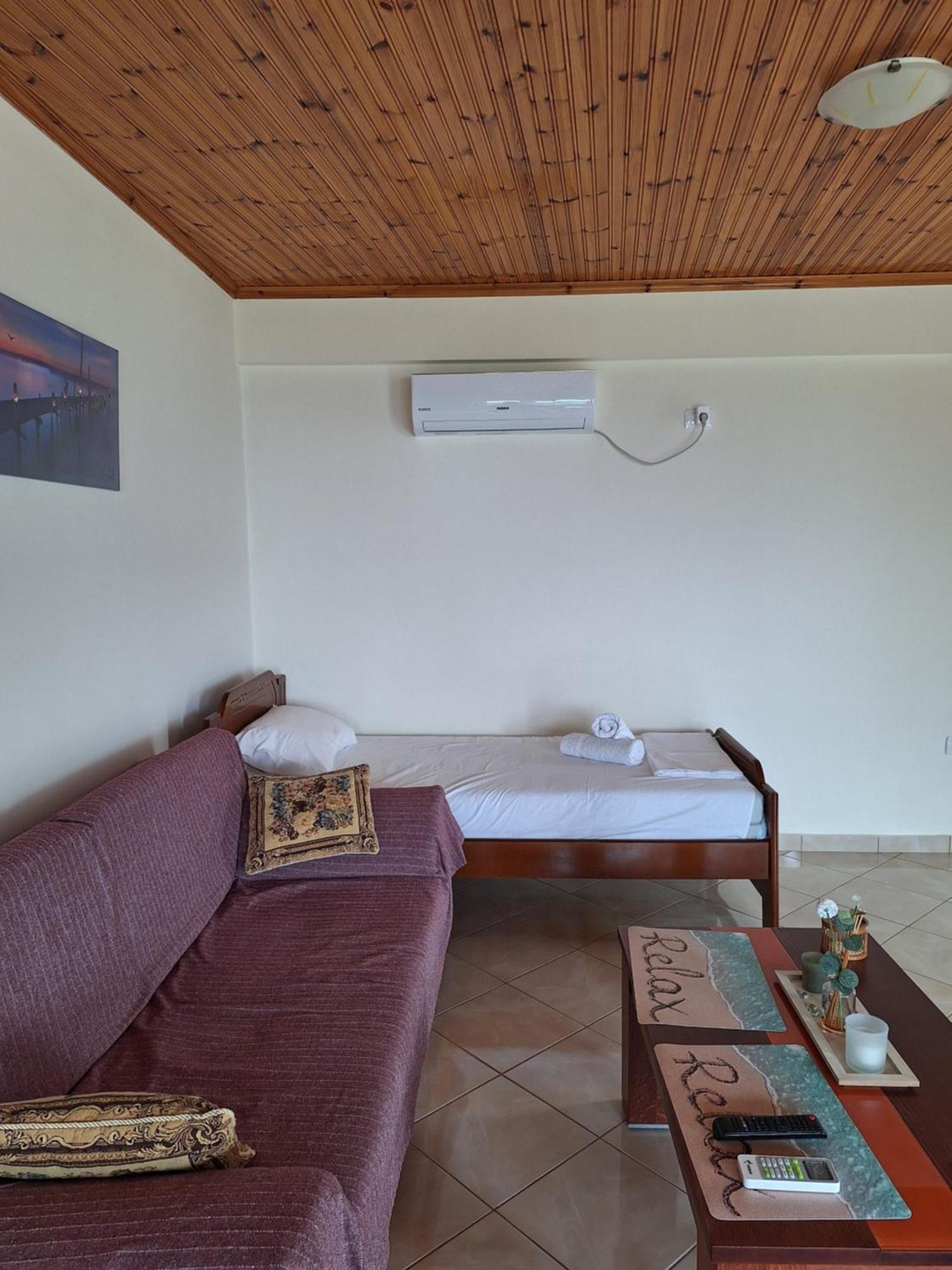 Lucas Apartments Himara Szoba fotó