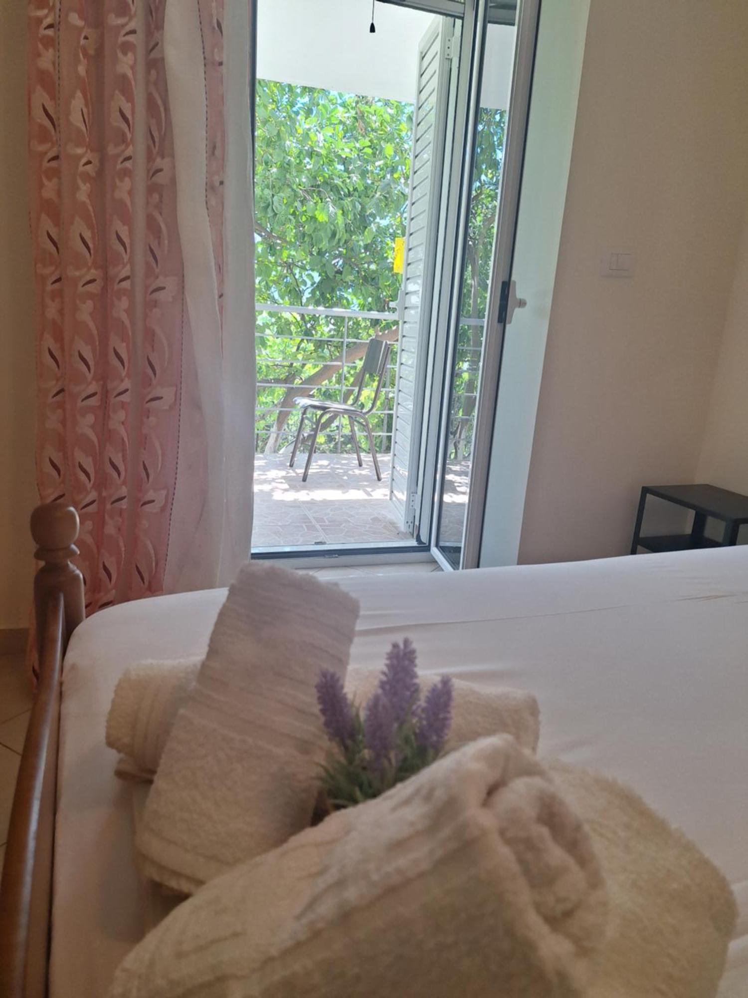 Lucas Apartments Himara Kültér fotó