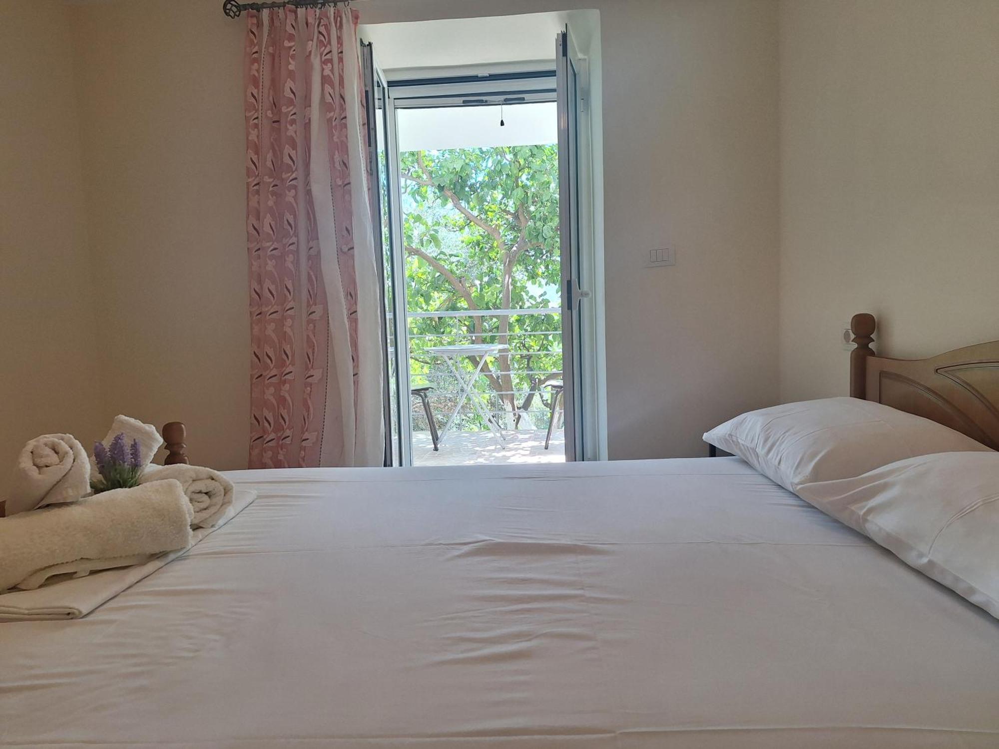 Lucas Apartments Himara Kültér fotó